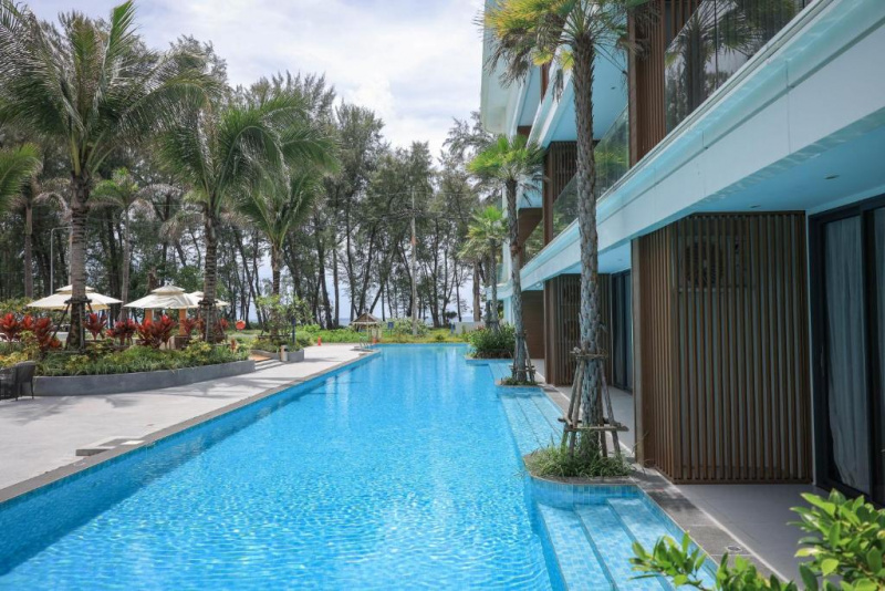 The Sunshine Beach Family Suite with Pool