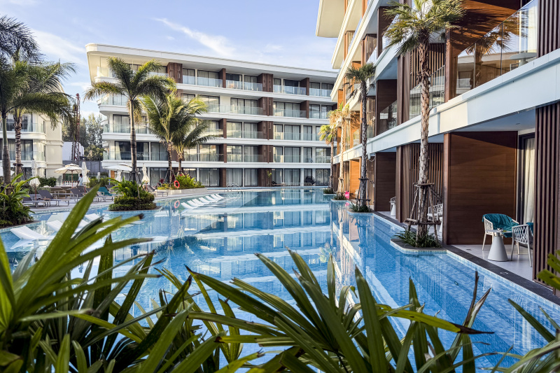 The Sunshine Beach Family Suite with Pool