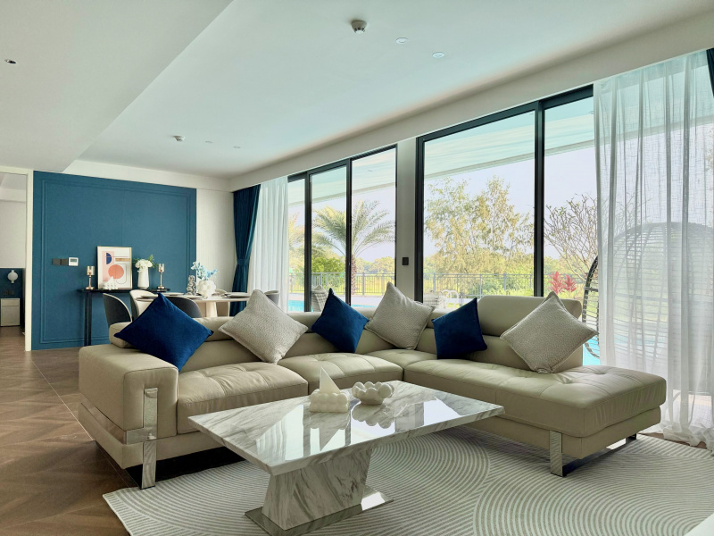 The Sunshine Beach Family Suite with Pool