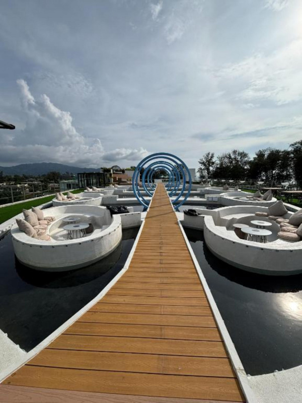 The Sunshine Beach Family Suite with Pool