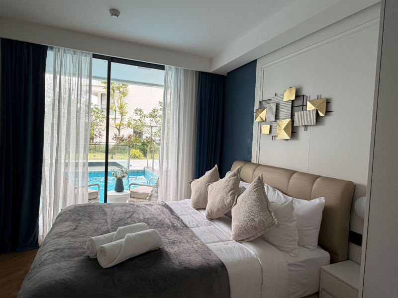 The Sunshine Beach Family Suite with Pool