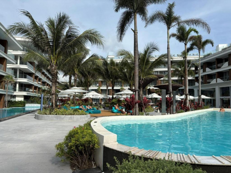 The Sunshine Beach Family Suite with Pool