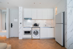 The Sunshine Beach Family Suite with Pool