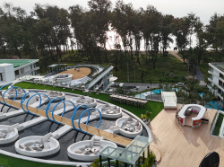 The Sunshine Beach Family Suite with Pool