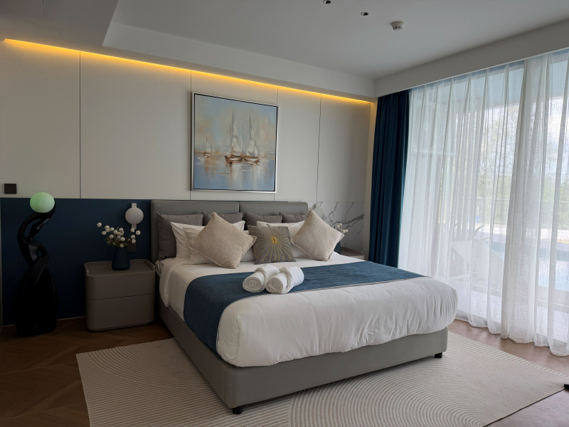 The Sunshine Beach Family Suite with Pool