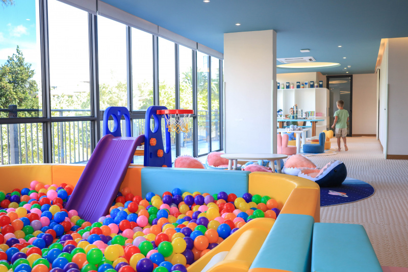 The Sunshine Beach Family Suite with Pool