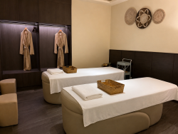 The Sunshine Beach Family Suite with Pool
