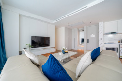 The Sunshine Beach Family Suite with Pool
