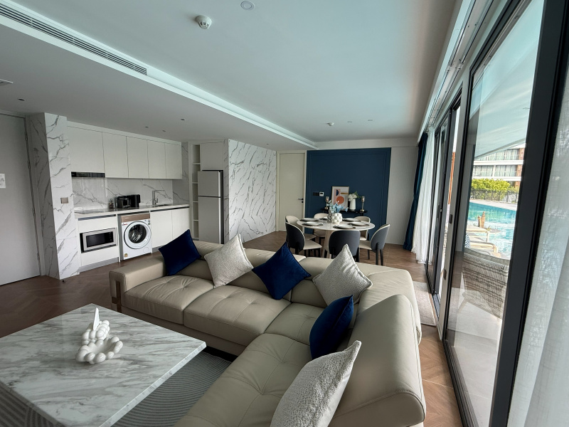 The Sunshine Beach Family Suite with Pool